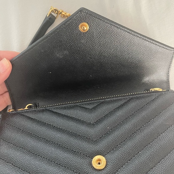 LIKE NEW Authentic YSL CASSANDRE MATELASSÉ ENVELOPE CHAIN WALLET - Picture 3 of 6